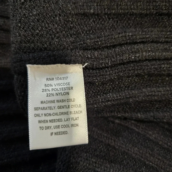 Elegant Black Mock Neck Knit Sweater - New with Tags - Picture 14 of 14